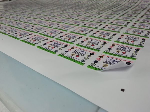 yuvarlak logo baskıları,ürünlerin üzerine yapıştırılan yuvarlak etiket,yuvarlak kapak etiketi,arge etiketleri,arge sticker baskıları yapan yerler